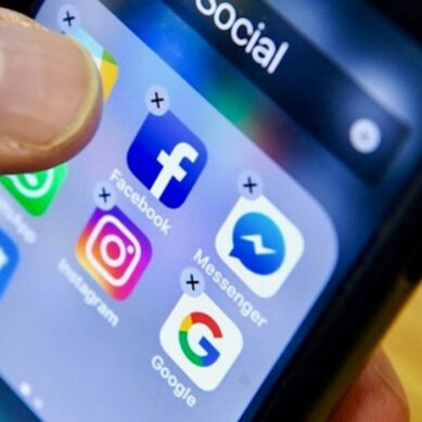 Texas law prohibiting social media companies from banning users over their viewpoints reinstated by appeals court